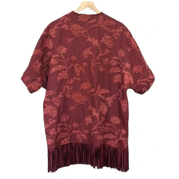 Chico’s Chenille Floral Jacquard Loose Fit Fringed Chenille Ruana Wrap Red S/M - Picture 7 of 10